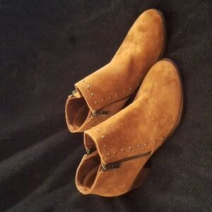 Size 6.5 MINNETONKA LADIES Brown Booties